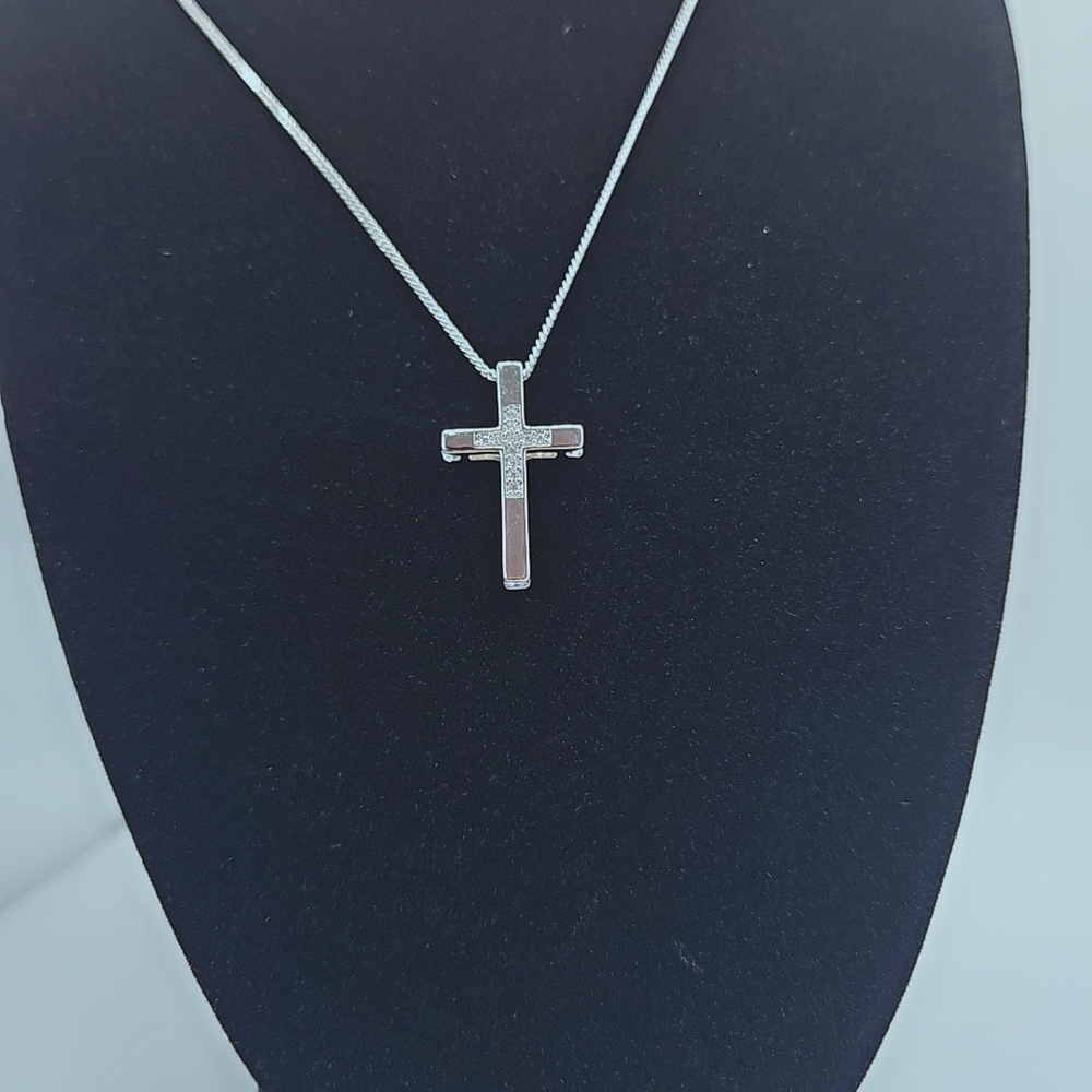Elegant Silver Cross Pendant Necklace